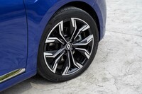 17インチホイールの名称は「Viva Stella」。試乗車はコンチネンタルのエコタイヤ「エココンタクト6」を履いていた。