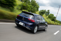 実用車としての機能性の高さや、走りのよさを身上としてきた「フォルクスワーゲン・ゴルフ」。その伝統は、新型にも受け継がれていた。