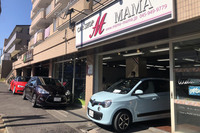 中古車検索サイトで見つけた水色の「ルノー・トゥインゴEDCキャンバストップ」は、以前「シトロエンCX」を見に行った横浜市都筑区にあるMAMAの在庫車だった。