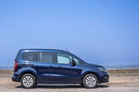 新型「カングー」はルノー・日産・三菱のアライアンスが開発した「CMF-C／Dプラットフォーム」をベースに、専用開発のフロントメンバーやトーションビームなどを用いてシャシーを強化。耐久性や信頼性を大きく向上させたという。