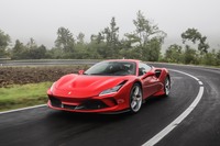 『CAR GRAPHIC』2019年12月号発売　V8フェラーリの傑作「F8トリブート」を試す