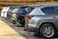 ボディーカラーはグレー系やブラック系を中心に全6色が選べる。