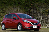 外観ではV字形の装飾が用いられたフロントグリルや、ワイド感を増した前後バンパーなどが、マイナーチェンジ後のモデルの特徴となっている。