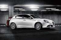 白外装×赤内装の「ジュリエッタ」限定発売