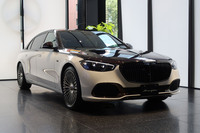 メルセデス・マイバッハS680エディションノーザンライツ（写真は店頭展示車両につき内装の一部に保護材を装着）