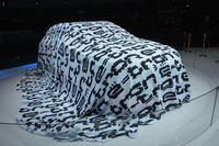 「e-tronプロトタイプ」にはこのようにずっとカバーがかけられていた。