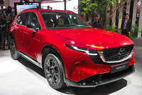「ジャパンモビリティショー2025」の会場に展示された、新型「マツダCX-5」（欧州仕様）。