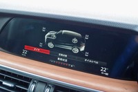 8.8インチのセンターディスプレイには、インフォテインメントシステムのほか、タイヤ空気圧（写真）を含む車両の情報が表示される。