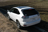 【スペック】AIRS（5AT）：全長×全幅×全高＝4730×1845×1670mm/ホイールベース＝2715mm/車重＝1880kg/駆動方式＝4WD/3.0リッターV6DOHC24バルブ（220ps／5800rpm、31.0kgm/4400rpm）/車両本体価格＝367.0万円（テスト車＝438.3万円/ホワイトパールクリスタルシャイン/7JJ×18アルミ（スーパークロームメタリック）/電動マルチパネルムーンルーフ/バックガイドモニター／フロント＆サイドモニター/レーダークルーズコントロール/SRSサイドエアバック＆カーテンシールドエアバック/DVDボイスナビゲーション・TV付きEMV）