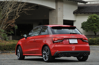 3ドア仕様「S1」のリアビュー。こちらの車両価格は410万円。つまりリアドア2枚分の値段は20万円。