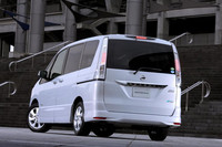 リアコンビランプはLED式。クリアなハイマウントストップランプも与えられる。