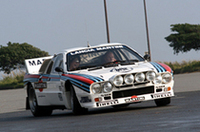 マルティニ・カラーの「037ラリー」を走らせるビアシオン。デモランはすべてオーナーをナビシートに乗せて行われた。