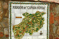 道で見つけたヘンな看板その1。渓谷の名前のようです。