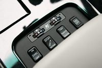 走行状態に応じて、ドライバーが「ノーマルモード」「パワーモード」「スノーモード」を選べる「モードセレクトスイッチ」。