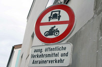 オーストリアの自動車・バイク通行禁止。（写真3）
