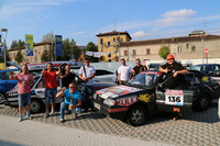 エンツォ・フェラーリ博物館の駐車場にいた「FSOポロネーズ」ファンの面々。2014年9月15日撮影。