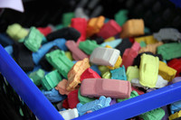 懐かしいクルマ消しゴム発見。1ユーロ（約135円）であった。