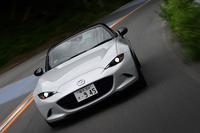 最上級グレードにあたる「Sレザーパッケージ」。本革シートに加え、各種安全装備やBOSE製のオーディオシステムなどが標準装備される。
    