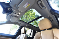 テスト車は、前半分にチルトアップ機構が付いた電動パノラマガラスサンルーフを装備していた。このため、車重は標準車に比べて20kg重くなっている。