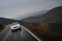 新型「レジェンド」の後輪には、2基のモーターによるトルクベクタリング機能が備わり、高い操縦安定性が実現されている。
    