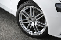 7ツインスポークの鋳造アルミホイールは、30万円のスペシャルオプション。それ以外に、外観に大きな変更はない。