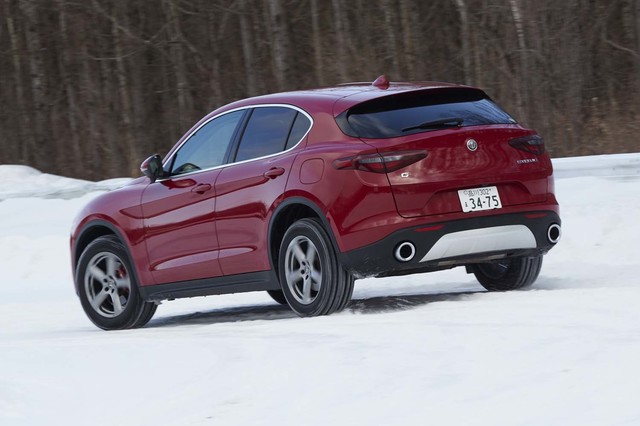アルファ・ロメオ・ステルヴィオ ファーストエディション（4WD/8AT