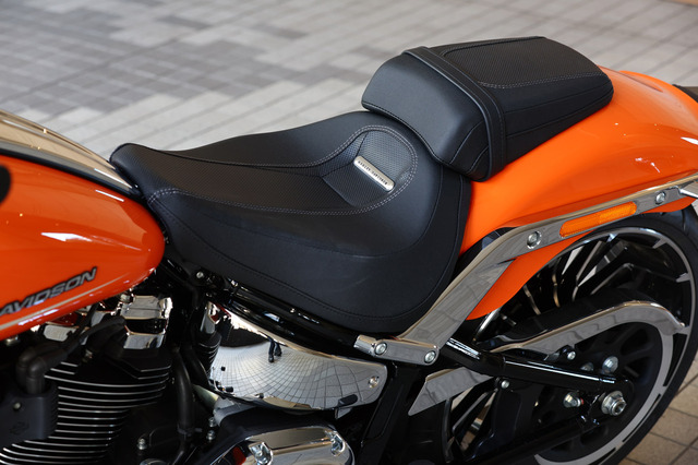 ハーレーダビッドソン・ブレイクアウト117（6MT）【レビュー】 最高に