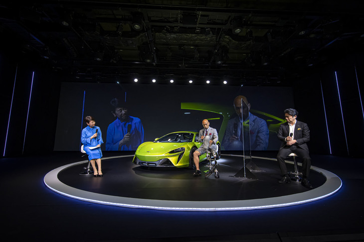 「マクラーレン・アルトゥーラ」発表イベントで行われたトークセッションの様子。