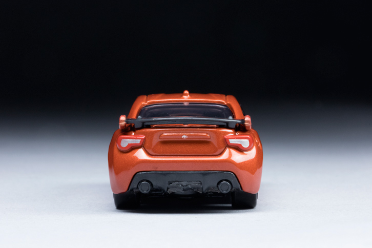 リアまわりでは、新採用のLED式リアコンビランプに加え、下部の黒い装飾部分が拡大した、新デザインのバンパーも改良モデルの特徴として挙げられる。（写真＝郡大二郎）