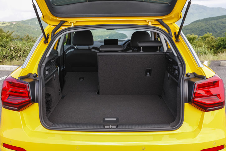 ラゲッジルームの容量は405リッター。リアシートの背もたれを倒すことで、最大で1050リッターまで拡大できる。