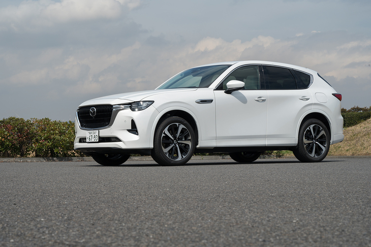 「マツダCX-60」はマツダのラージモデル商品群の第1弾として登場。エンジン縦置きのFRプラットフォームを使っている。