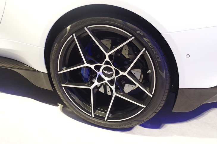 アストンマーティン・ヴァンキッシュ（リアホイール）