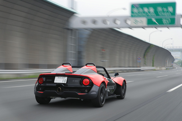 動力性能に関しては0-60mph（約97km/h）加速が4.5秒と公表されている。