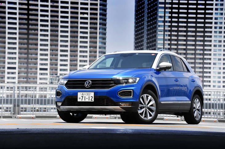 フォルクスワーゲンのコンパクトクロスオーバーSUV「Tロック」。2021年5月、ディーゼル車に続くかたちでガソリン車が発売された。