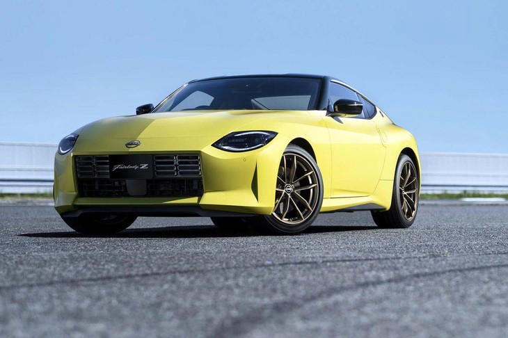 「プロトスペック」と名づけられた、新型「フェアレディZ」の最上級グレードの価格は696万6300円。MT車とAT車がラインナップされ、同価格となっている。