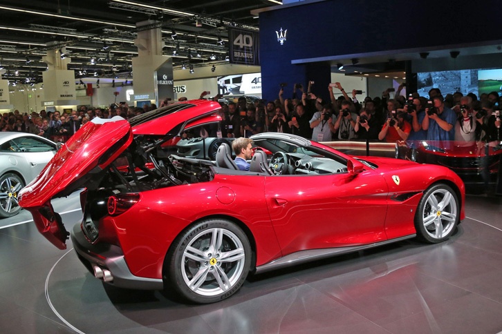 電動開閉式のリトラクタブルハードトップは、14秒で収納可能。