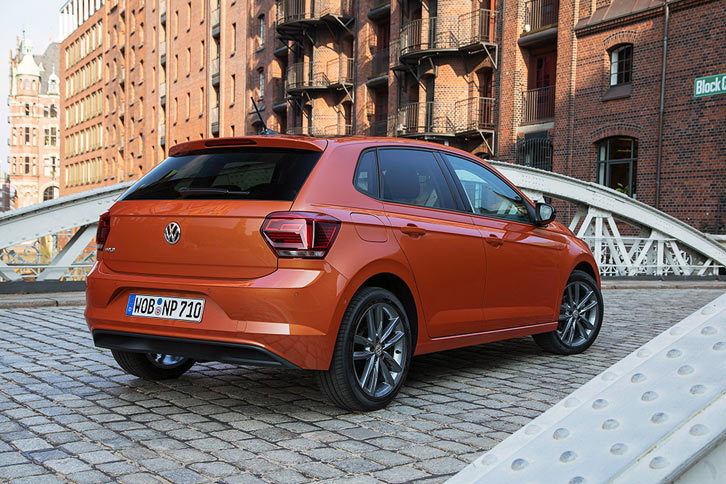 ボディーサイズは全長×全幅×全高＝4053×1751×1446mm。従来モデルと比べると、全高は若干低められたものの、全長と全幅は大幅に拡大した。