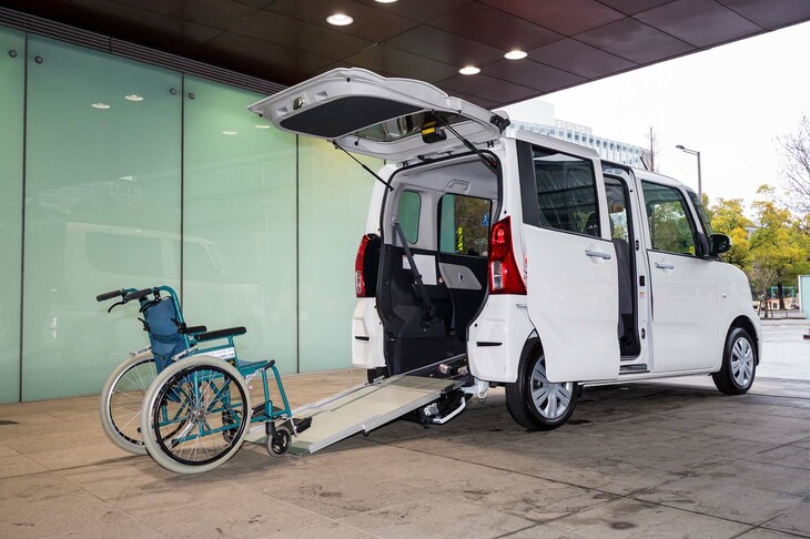 清水氏も所有しているという福祉車両の「タントスローパー」。