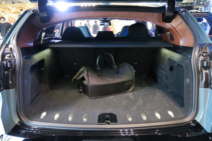 BMW XM（ラゲッジスペース）