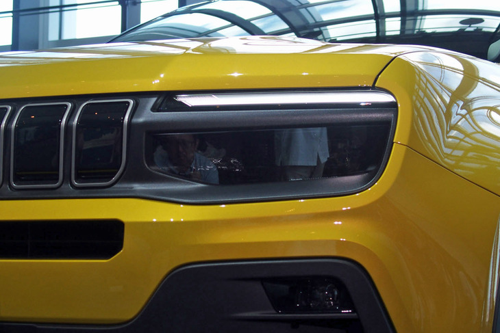 ジープ・アベンジャー ローンチエディション（ヘッドランプ）