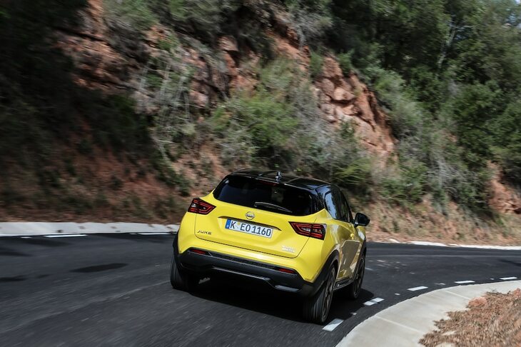 「ジューク」のハイブリッドモデルが0-100km/hに要する時間は10.1秒。最高速は166km/hとされている。