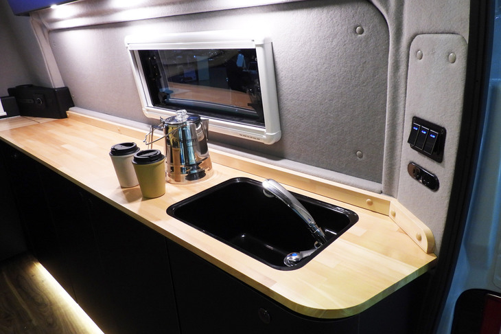 フィアット・デュカト クルーキャブテラス（2024年）／ホワイトハウス