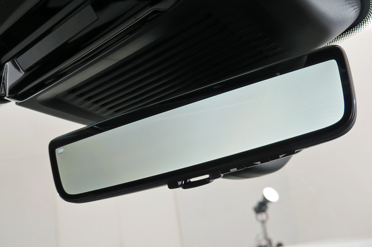 レンジローバー・スポーツSVエディションワン（デジタルルームミラー）