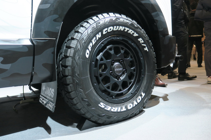 三菱デリカD：5 SNOW SURVIVOR