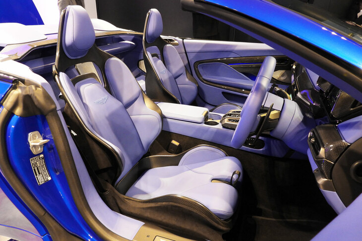 アストンマーティン・ヴァンキッシュ ヴォランテ（シート）