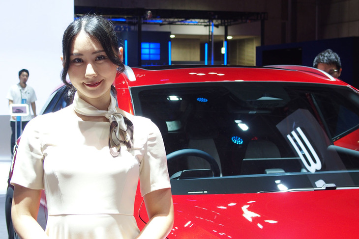 BYDブースの様子。日本発売モデル第1弾のミドルサイズSUV「BYD ATTO 3」と2023年9月に発売したコンパクトEV「BYDドルフィン」なども展示される。