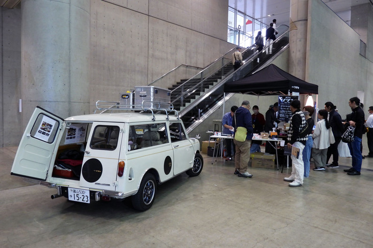 モーリス・ミニ マイナー トラベラー／純喫茶ツタヤ