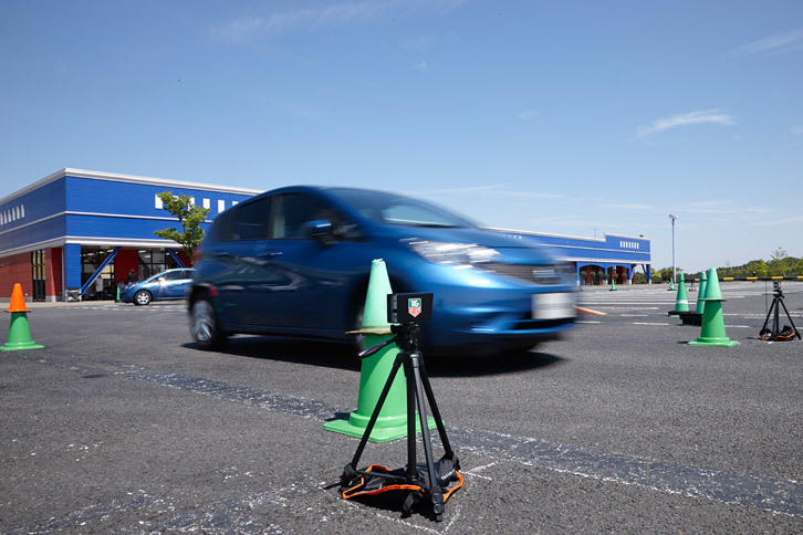 タイムは光電管を用いて100分の1秒まで計測される。