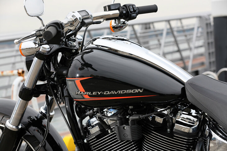 燃料タンクの容量は5ガロン（18.9リッター）と、従来型より約43％も大きくなった。