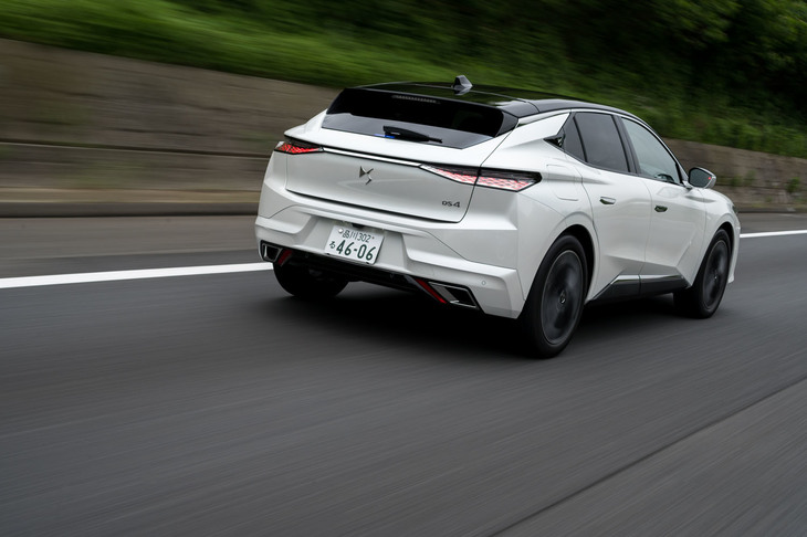 独創的なデザインと上質な仕立て、先進的な機能・装備が特徴の「DS 4」。プレミアムブランドのモデルとして十分に説得力のあるクルマに仕上がっていた。